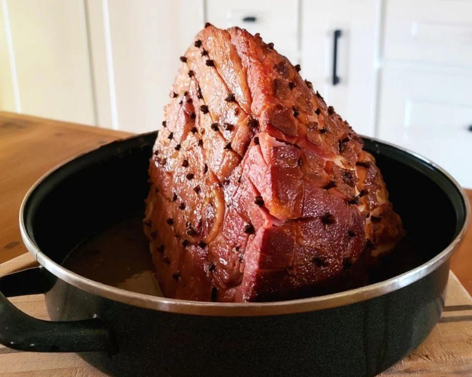 Spiced Mapled Ham with Cloves
