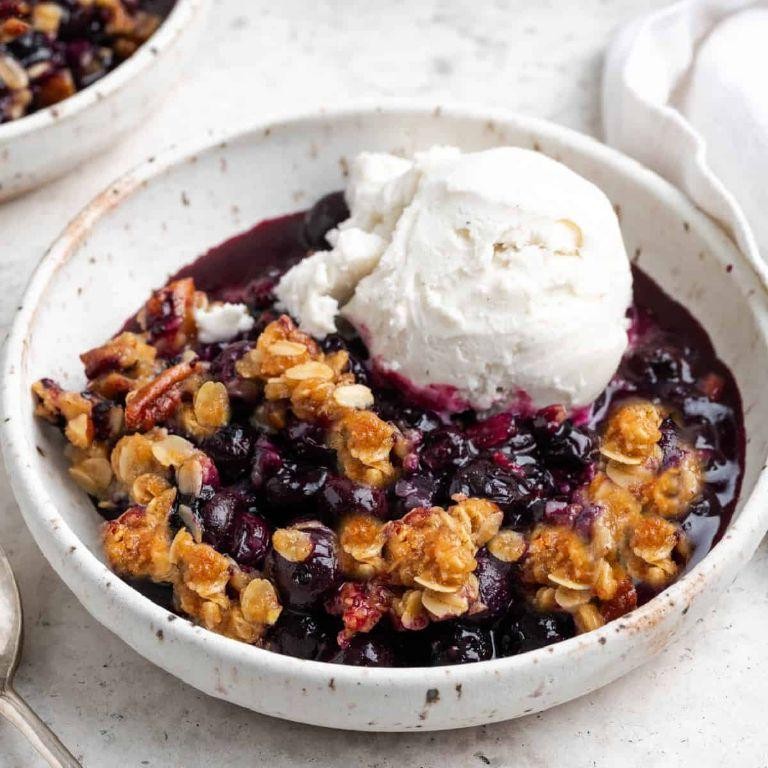 Vegan Blueberry Crisp with Oatmeal Topping